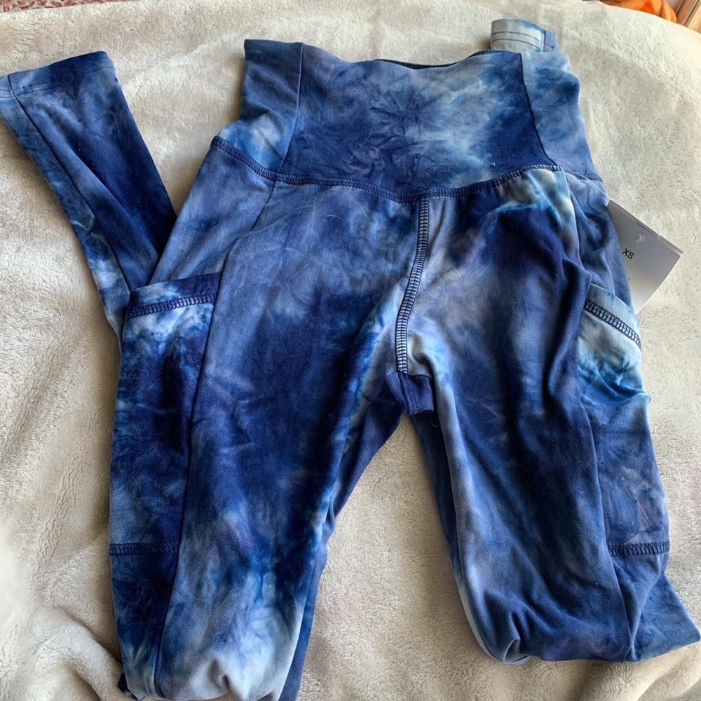 tie dye blue leggings with pockets